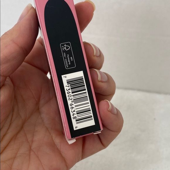 MAC Cosmetics Satin Lipstick 821 Pink Peppermint - Picture 8 of 8